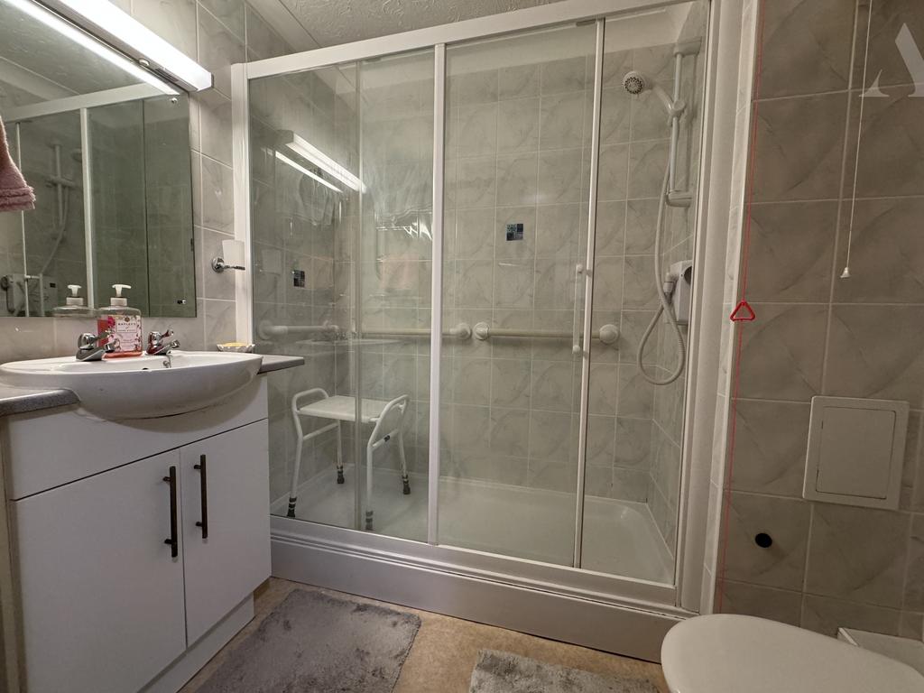 Baron Court bathroom
