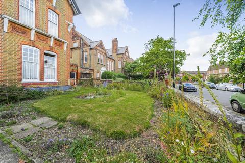 2 bedroom flat for sale, College Park Close, Hither Green