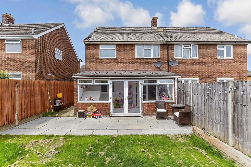 Robson Drive, Aylesford, Kent 3 bed semidetached house for sale £350,000