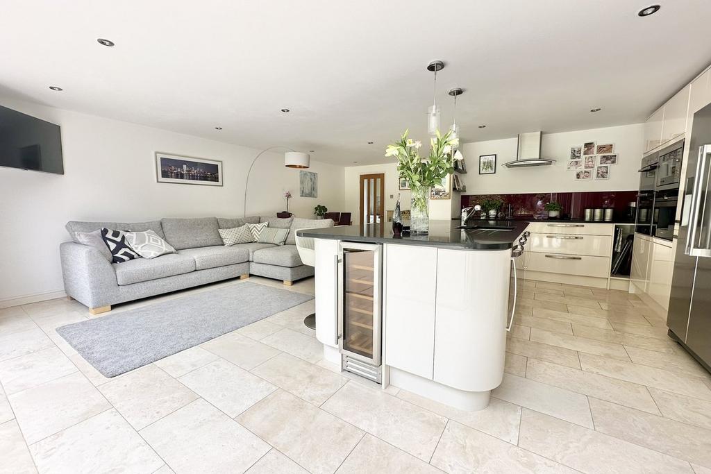 Ambleside Road, LIGHTWATER GU18 4 bed detached house for sale £1,250,000