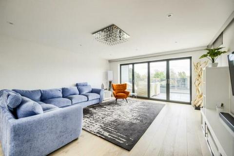 3 bedroom penthouse to rent, Blythwood, Solihull B91