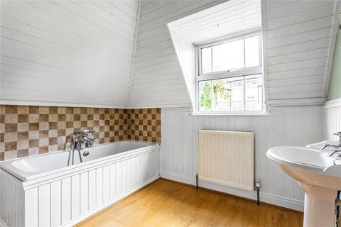 91 Holmesdale Road, Reigate, RH2 0BT