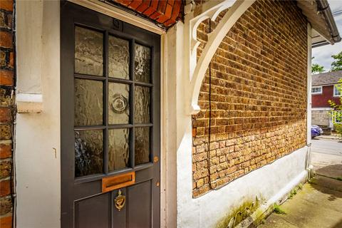 91 Holmesdale Road, Reigate, RH2 0BT