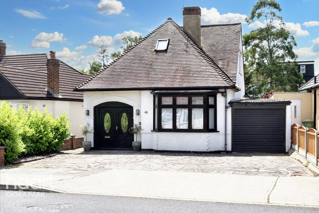 Ferguson Avenue, Gidea Park, RM2 3 bed detached house for sale £575,000
