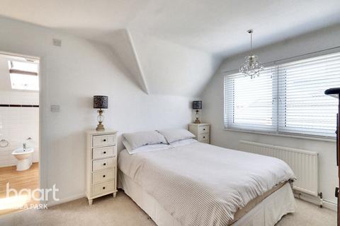 48 Ferguson Avenue, Romford, RM2 6RL