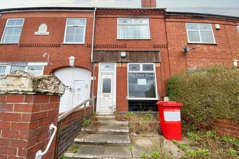 Shop to rent, Bell End, Rowley Regis B65