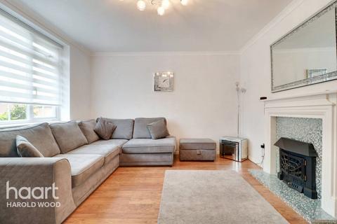 3 Appleby Green, Romford, RM3 7SL