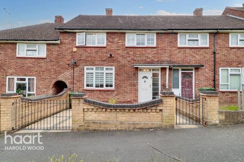 3 Appleby Green, Romford, RM3 7SL