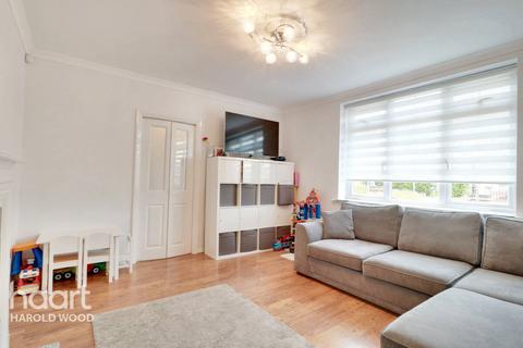 3 Appleby Green, Romford, RM3 7SL