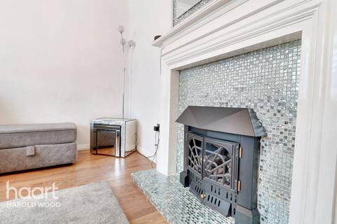 3 Appleby Green, Romford, RM3 7SL