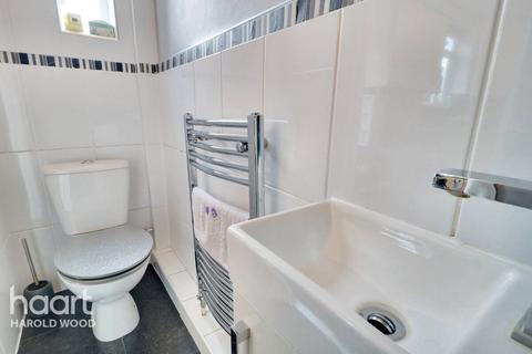 3 Appleby Green, Romford, RM3 7SL