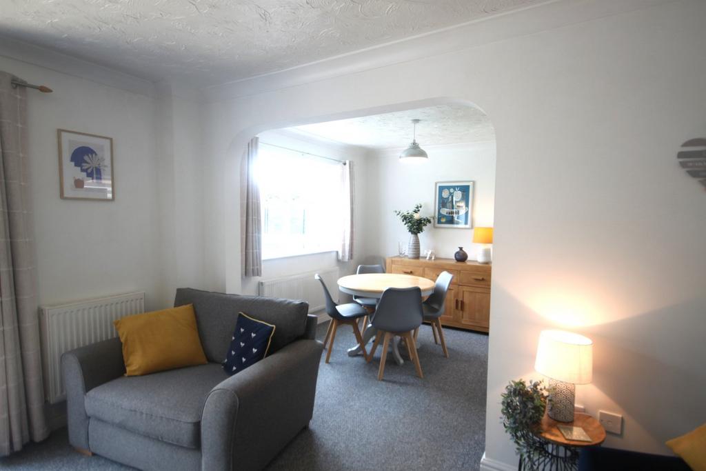 Nightingale Mews, Shefford, SG17 3 bed semidetached house to rent £