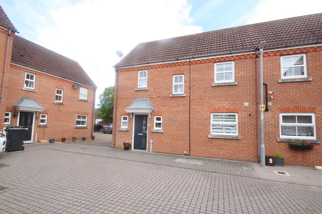 Nightingale Mews, Shefford, SG17 3 bed semidetached house to rent £