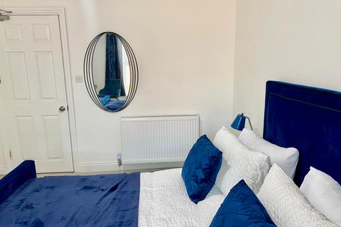 1 bedroom in a house share to rent, Manchester M20