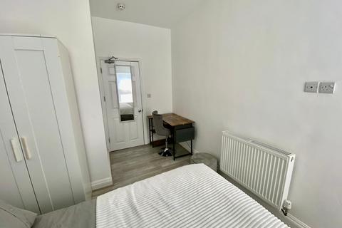 1 bedroom in a house share to rent, Manchester M20
