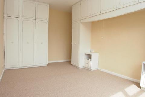 2 bedroom apartment for sale, High Moor Court, High Moor Avenue, Leeds