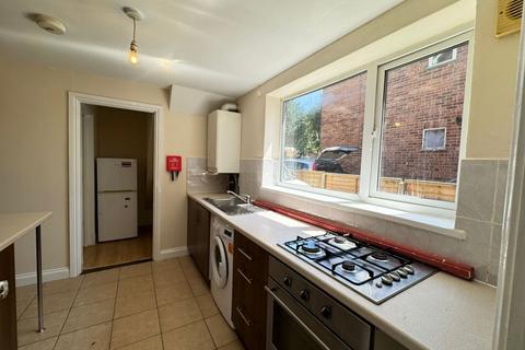 2 bedroom apartment to rent, New Road, Hp12