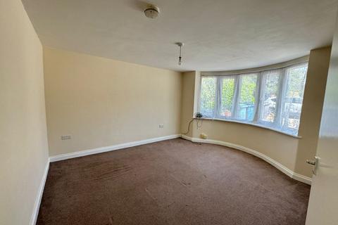 2 bedroom apartment to rent, New Road, Hp12