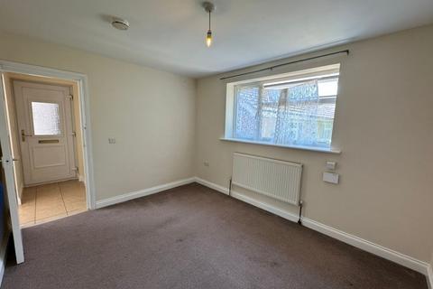 2 bedroom apartment to rent, New Road, Hp12