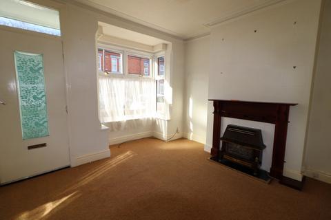 3 bedroom end of terrace house to rent, Heathcoat Street, Loughborough, LE11