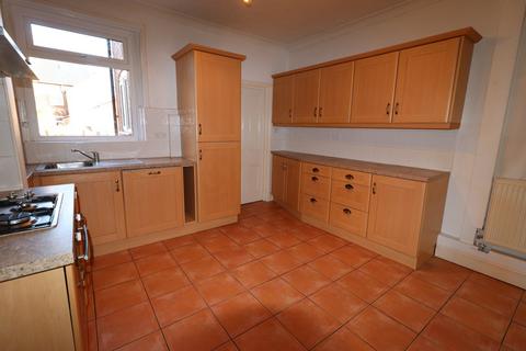 3 bedroom end of terrace house to rent, Heathcoat Street, Loughborough, LE11