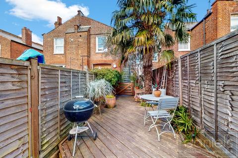 3 bedroom flat for sale, Furness Road, Kensal Green, London, NW10