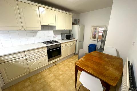 2 bedroom maisonette for sale, Eric Street, London E3