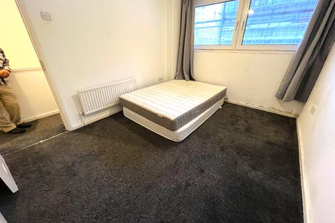 2 bedroom maisonette for sale, Eric Street, London E3