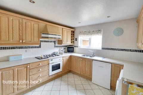 4 bedroom link detached house for sale, Denehurst Parkway, Northwich