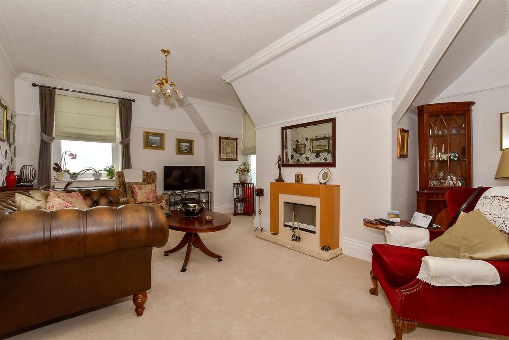 The Leas, Folkestone, Kent 2 bed flat for sale £350,000