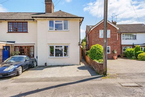 3 bedroom end of terrace house for sale, Meadow Walk, Tadworth KT20