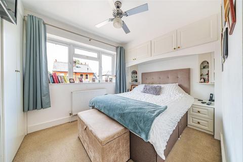 3 bedroom end of terrace house for sale, Meadow Walk, Tadworth KT20