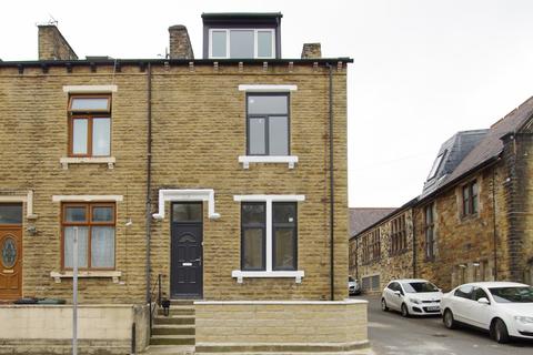 4 bedroom terraced house to rent, Leamington Street, BD9