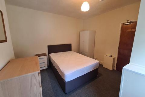 Flat to rent, Walpole Road, Boscombe