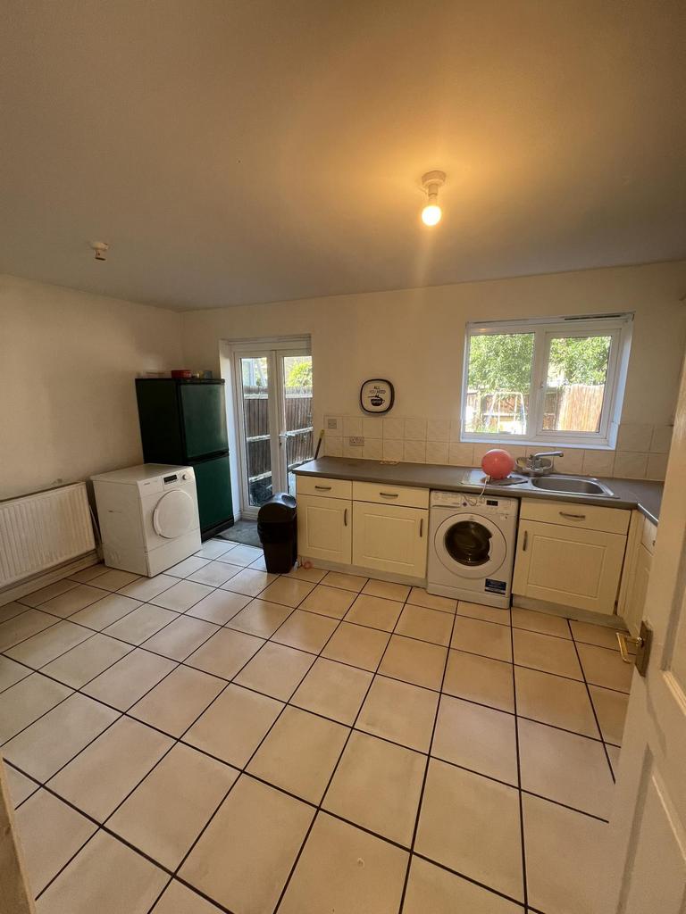 3 bed terraced House to Rent  Turnford, Broxbourn