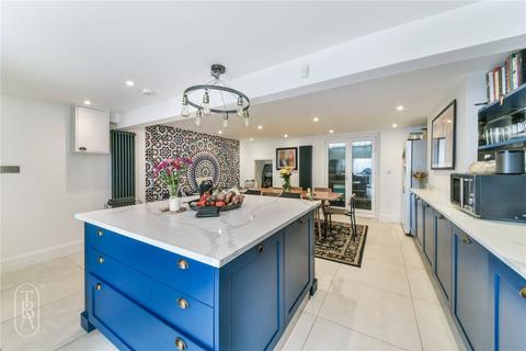 18 Sidney Square, London, E1 2EY