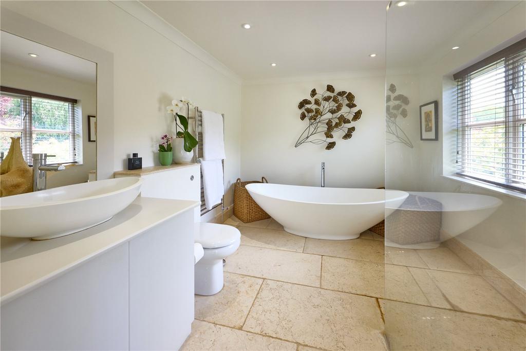 En Suite Bath/Shower