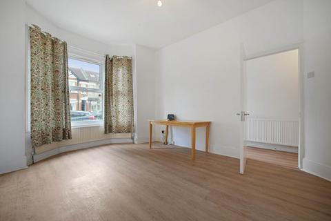 5 bedroom house share to rent, Victoria Avenue, London E6