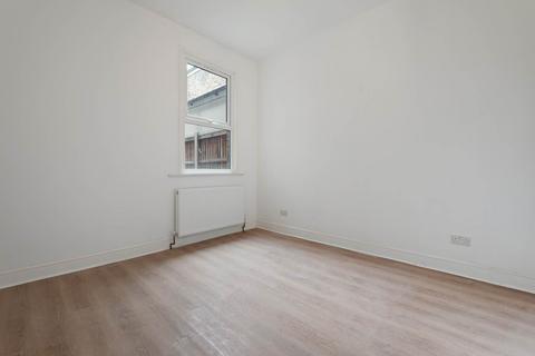 5 bedroom house share to rent, Victoria Avenue, London E6