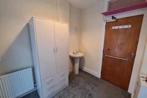 Flat to rent, Walpole Road, Boscombe