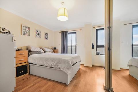 1 bedroom flat for sale, Free Trade Wharf, Wapping, London E1W
