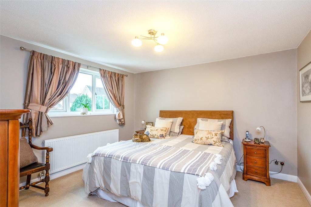 Charlton Kings, Cheltenham GL53 3 bed detached house for sale £575,000