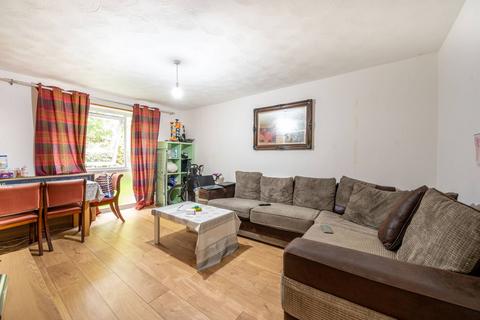 Ilford - 2 bedroom flat for sale