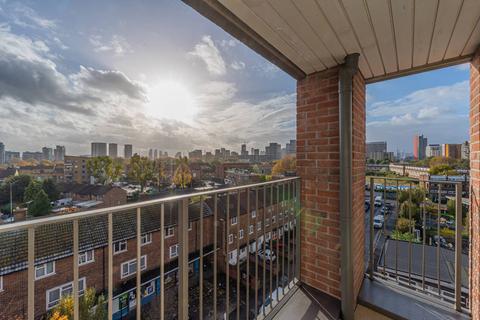 2 bedroom flat to rent, Katie Court, Canning Town, London, E16