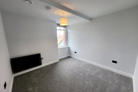 2 bedroom flat to rent, Wellington Road North, Heaton Chapel, Stockport, SK4