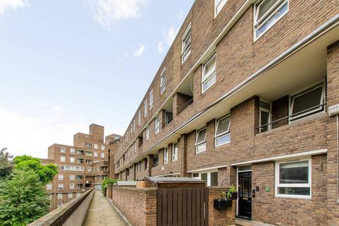 3 bedroom flat to rent, Manningford Close, Clerkenwell, London, EC1V