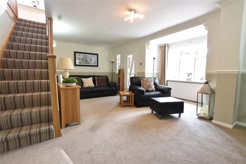 5 Ashleigh Close, Royton, Oldham, OL2 6BE