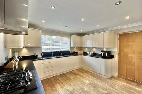 5 bedroom detached house for sale, Leafield Close, Birtley, DH3