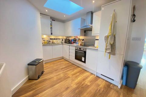 2 bedroom end of terrace house to rent, St Andrews Road, Acton