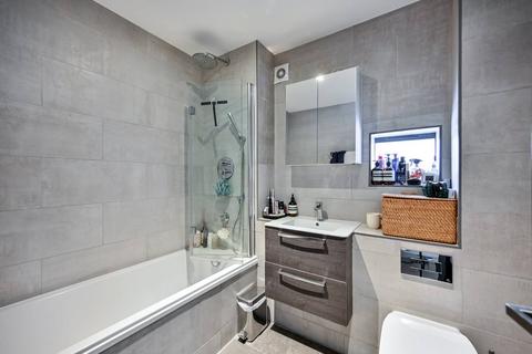 2 bedroom flat for sale, South Bank, Surbiton, KT6